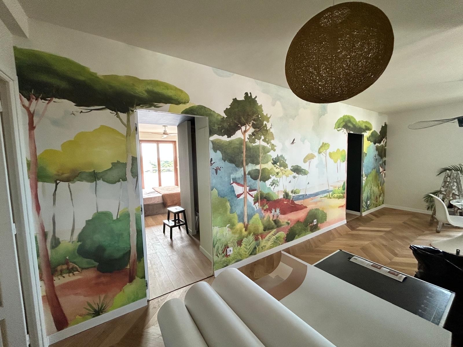 Transformer un couloir avec un papier peint Forêt Isodre Leroy avec une entreprise de décoration à Toulon