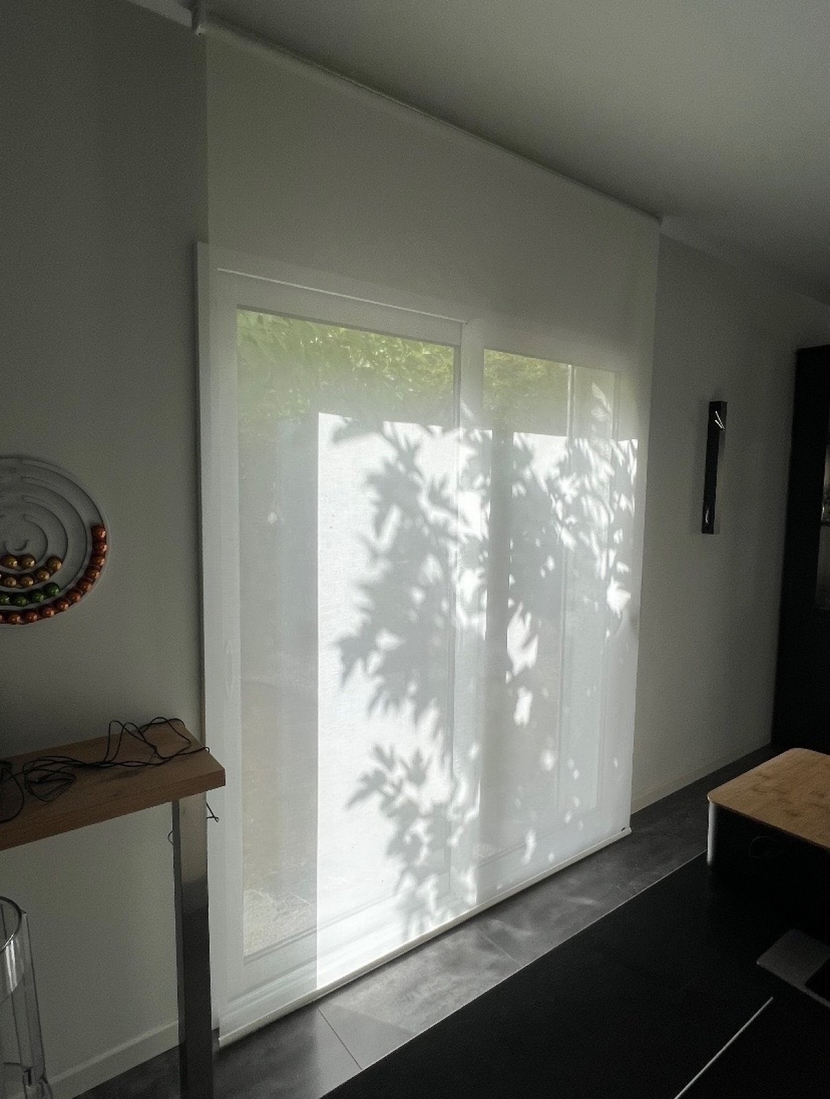 Choisir des stores silencieux et design pour sa cuisine avec une entreprise de décoration à Toulon