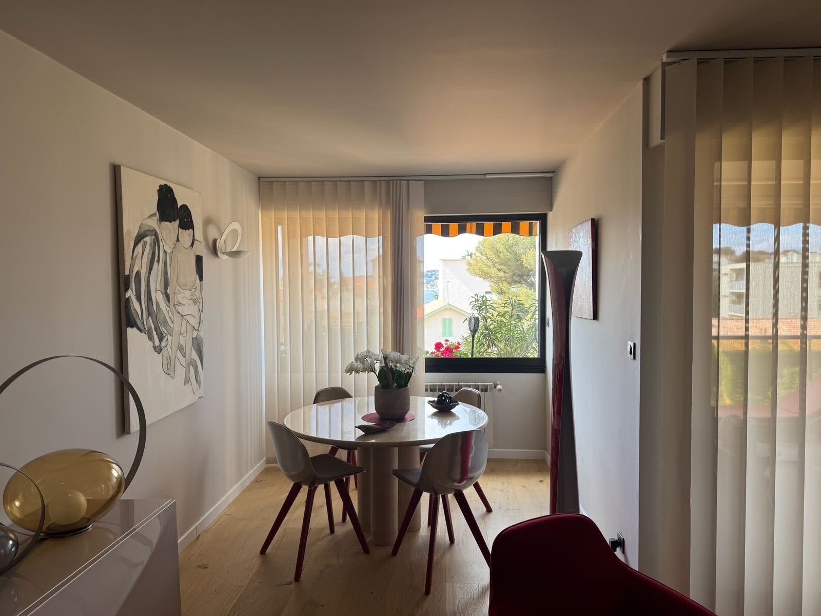 store californiens sur mesure de la marque LUXAFLEX à TOULON