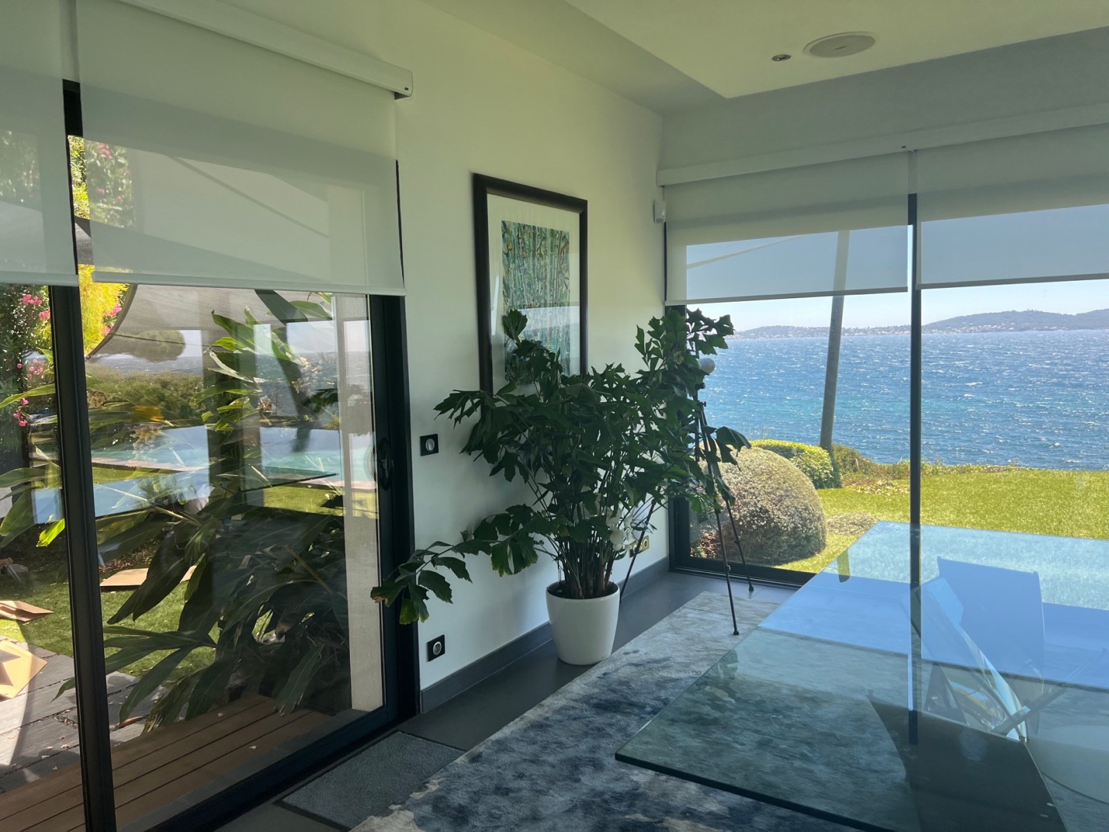 Vente et conseils de stores électriques de la marque Luxaflex par une entreprise de décoration à Toulon dans le Var 