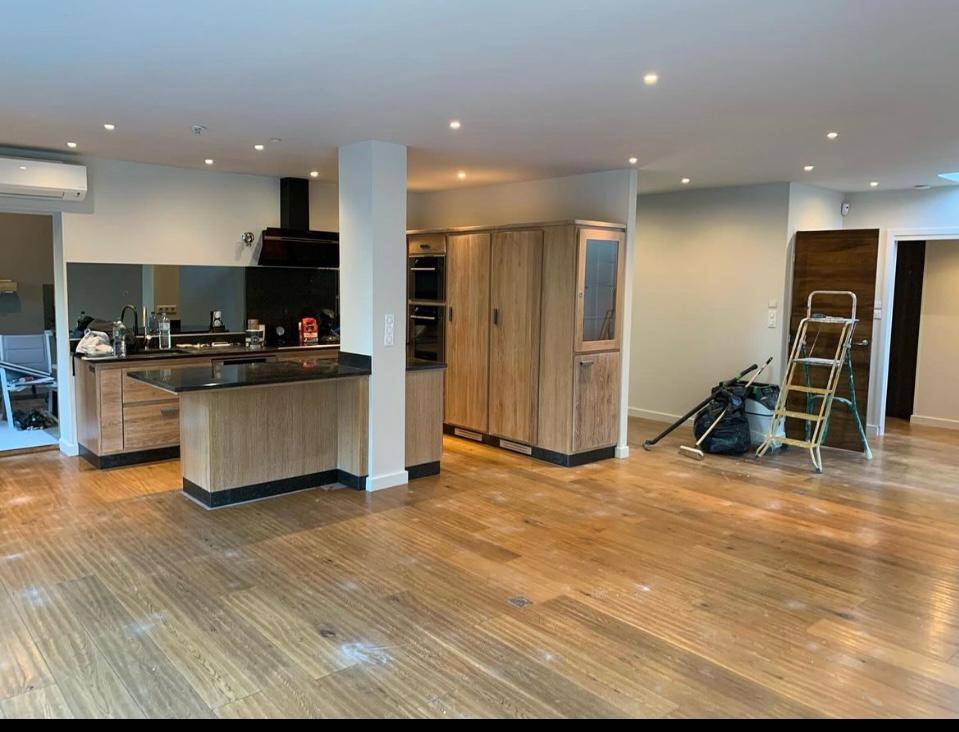 Travaux de peinture à La Seyne sur Mer dans le 83 avec la peinture Farrow & Ball School House White n°291