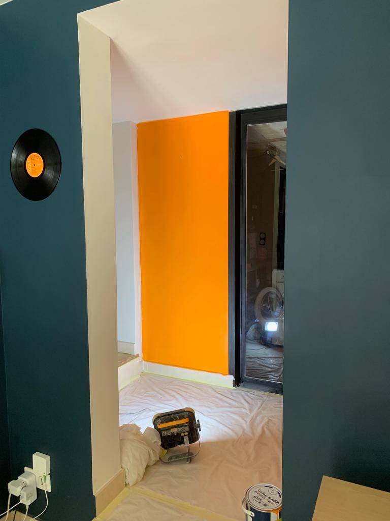 Réalisation des peintures murales d'une maison au Pradet avec la peinture FARROW & BALL Charlotte's Locks n°268