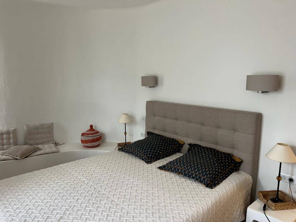 Application de la peinture murale FARROW & BALL Wimborne White N°239 à Toulon par les peintres professionnels COULEURS ET MATIERES