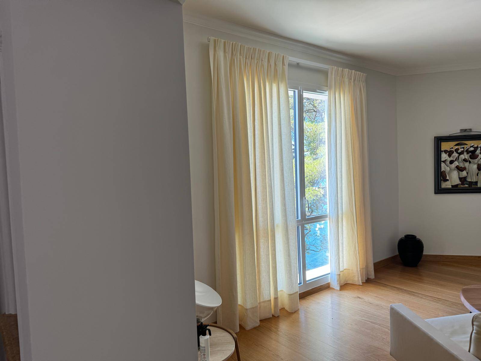 Pose de rideaux Toiles de Mayenne à Toulon confectionnés sur mesure 