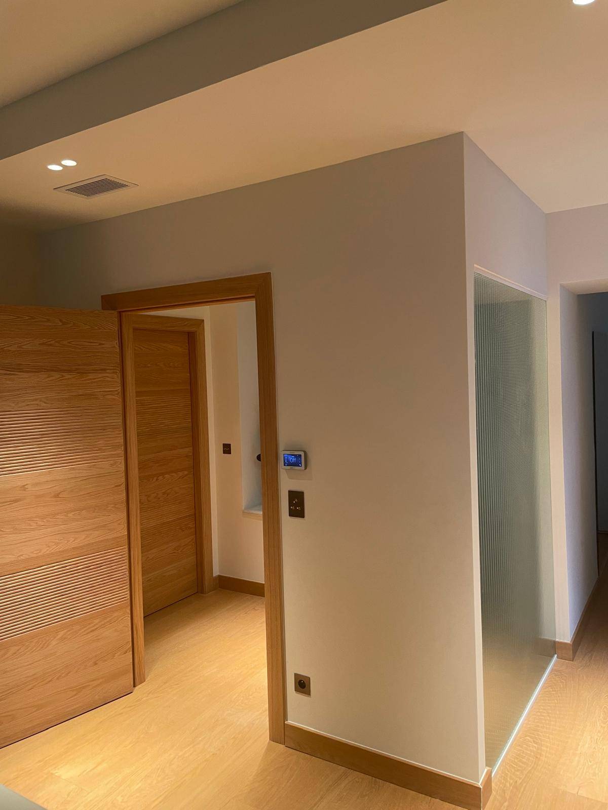 Travaux de peinture avec la peinture Farrow & Ball Au Lait CB9 à Toulon par peintres professionnels COULEURS ET MATIERES