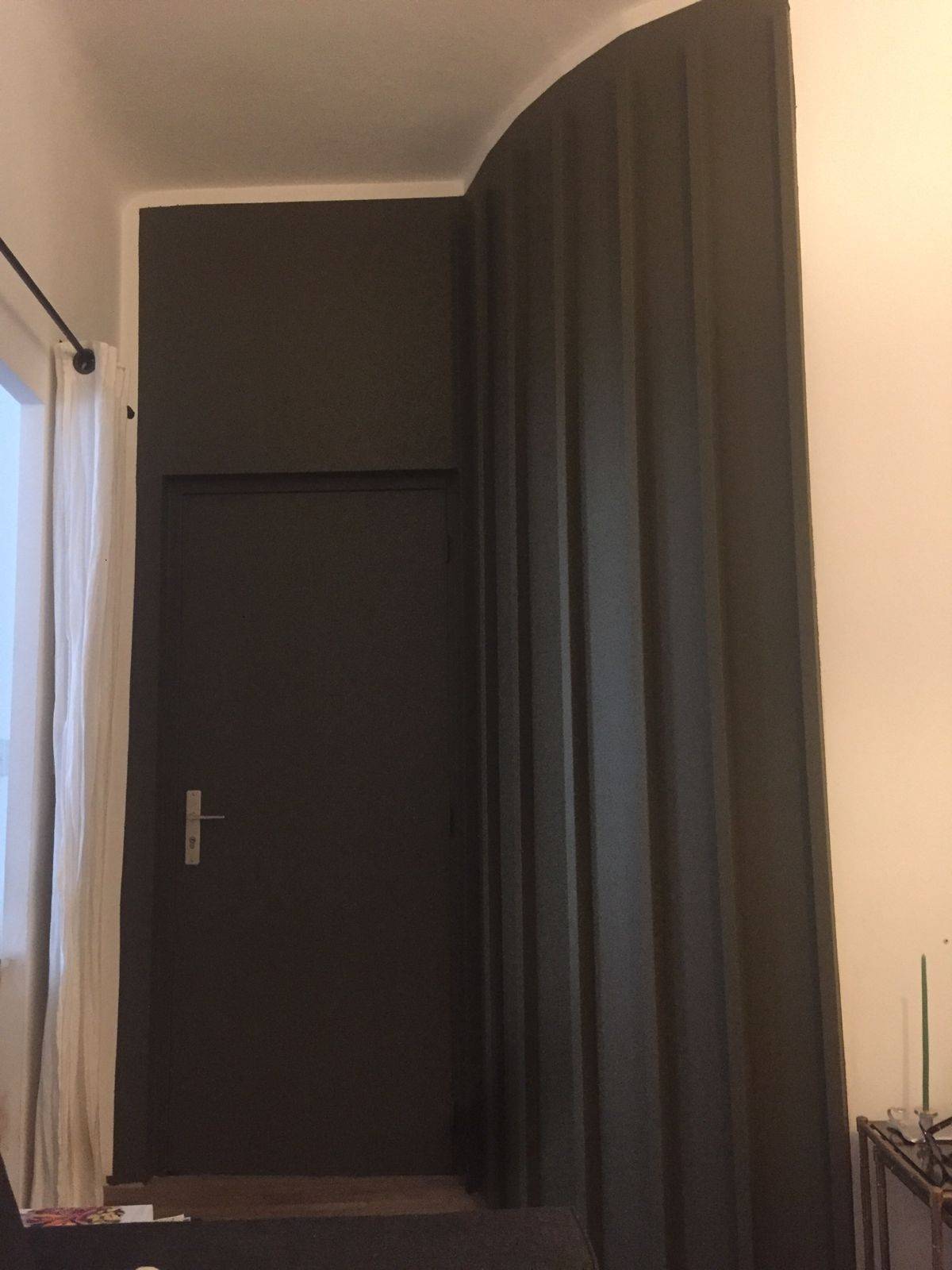 Rénovation des peintures pour moderniser une entrée à Sanary sur Mer dans le Var