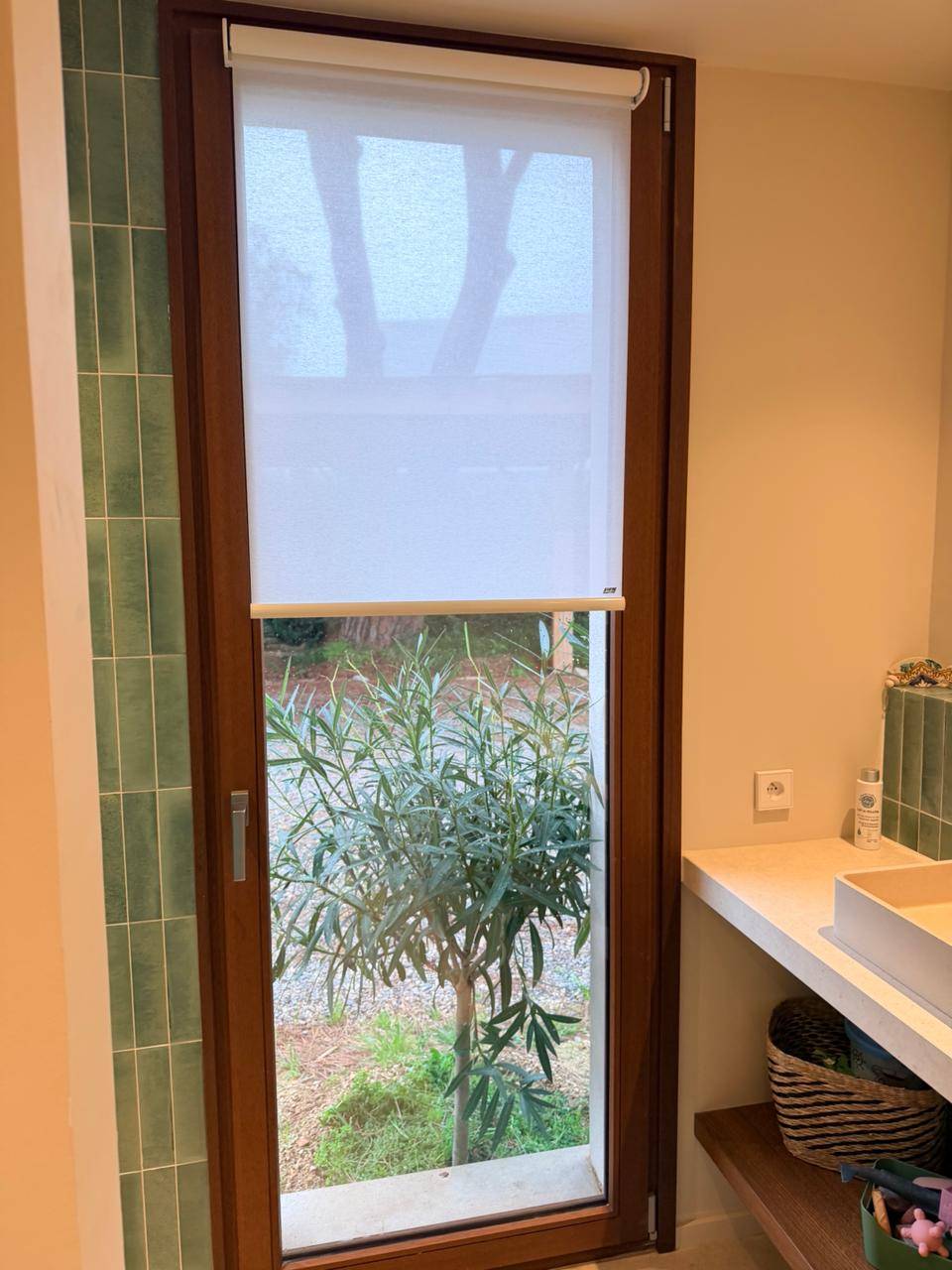 Installation de stores LUXAFLEX enrouleur à Sanary sur Mer dans le Var