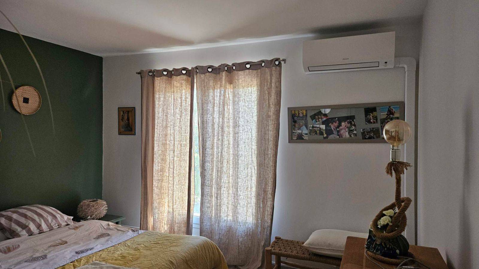 Rénovation des peintures d'une chambre par notre entreprise de peinture à Toulon dans le 83 COULEURS ET MATIERES