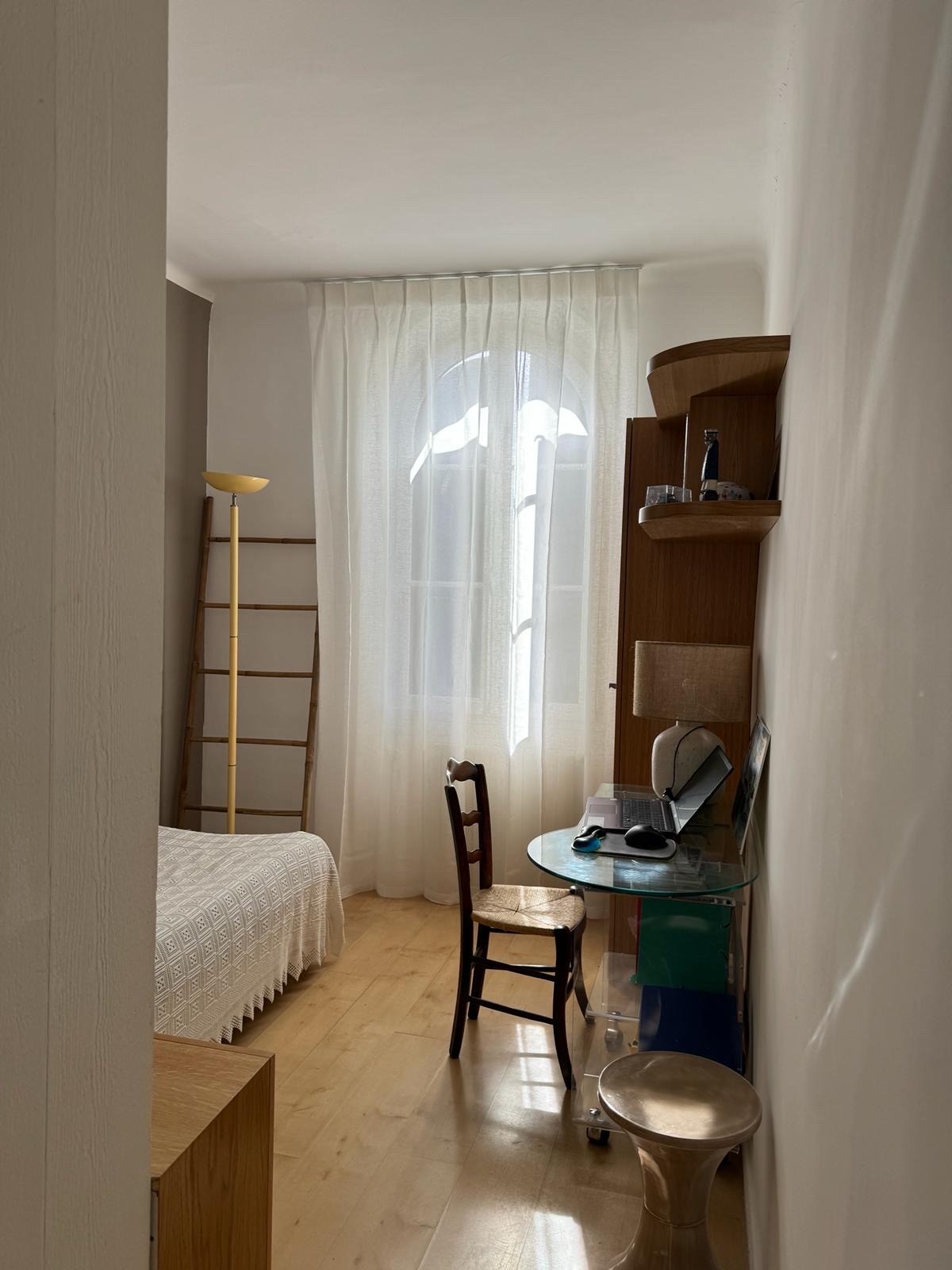 Moderniser sa fenêtre avec un tissu Corfou de la marque française Toiles De Mayenne