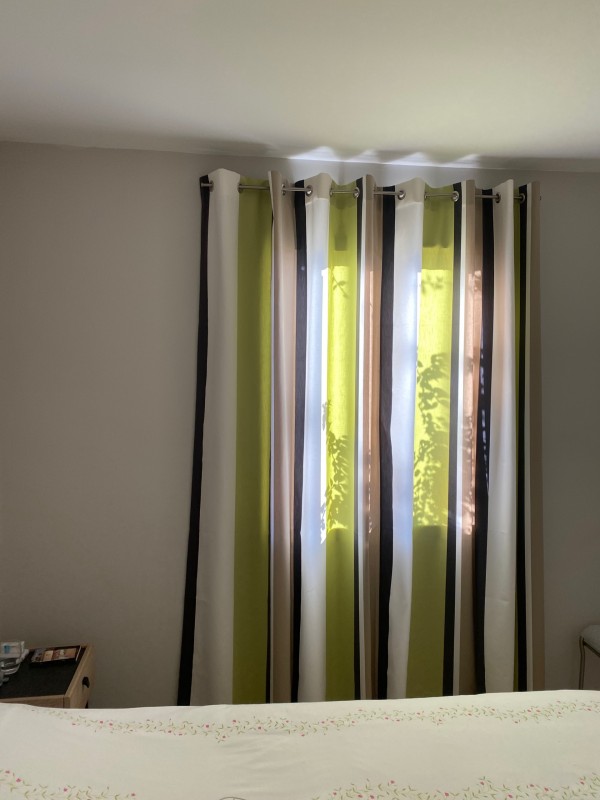 Conseils avec des tissus de la marque française TOILES DE MAYENNE pour une confection de rideaux  par une entreprise de décoration à Toulon dans le VAR