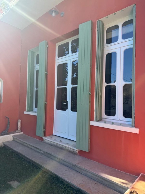 Rénovation de fenêtres par une entreprise de peinture à Toulon 