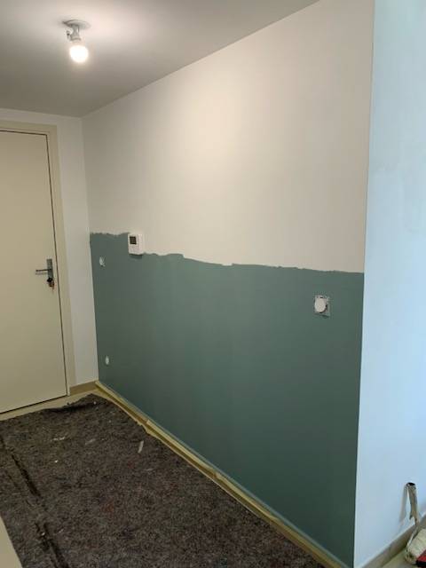 Travaux de peinture au Lavandou dans le Var avec la peinture haut de gamme Farrow & Ball  OVAL ROOM BLUE n°85