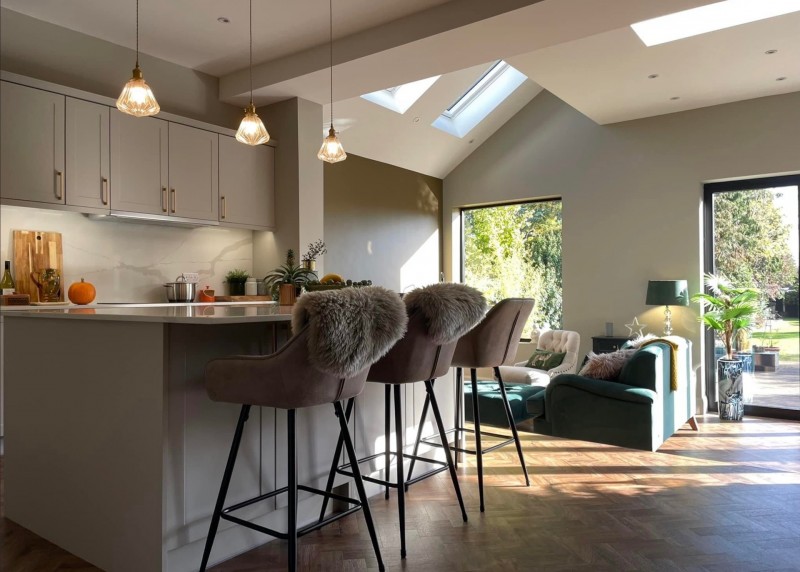 Moderniser sa cuisine avec des coloris de peinture neutres Farrow And Ball à Toulon dans le 83