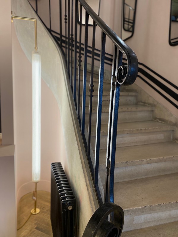 Moderniser sa montée d'escalier avec des peintures de qualité conseillé par un bon décorateur d'intérieur à TOULON dans le VAR