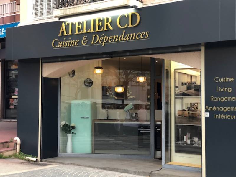 Peinture haut de gamme FARROW AND BALL facade boutique à BANDOL par une bonne entreprise de décoration et de rénovation