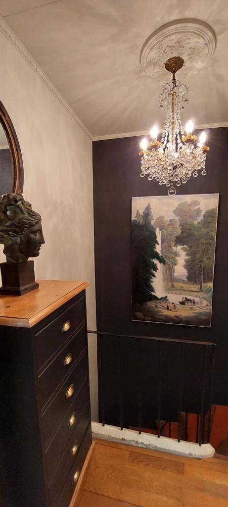 Mise en valeur d'un tableau au Lavandou dans le 83 avec la peinture haut de gamme  Off-Black n°57 de chez Farrow & Ball 