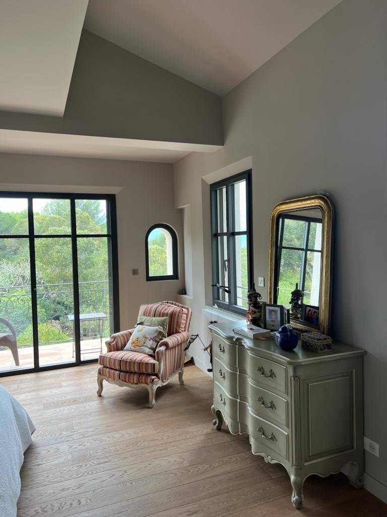 Travaux de peinture intérieure au Pradet par les peintres professionnels COULEURS ET MATIERES dans le Var 