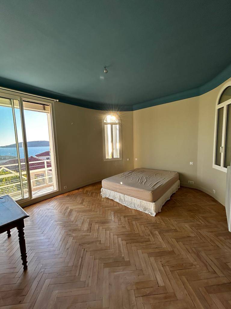 Travaux de peinture COULEURS ET MATIERES à proximité de Hyères dans le 83