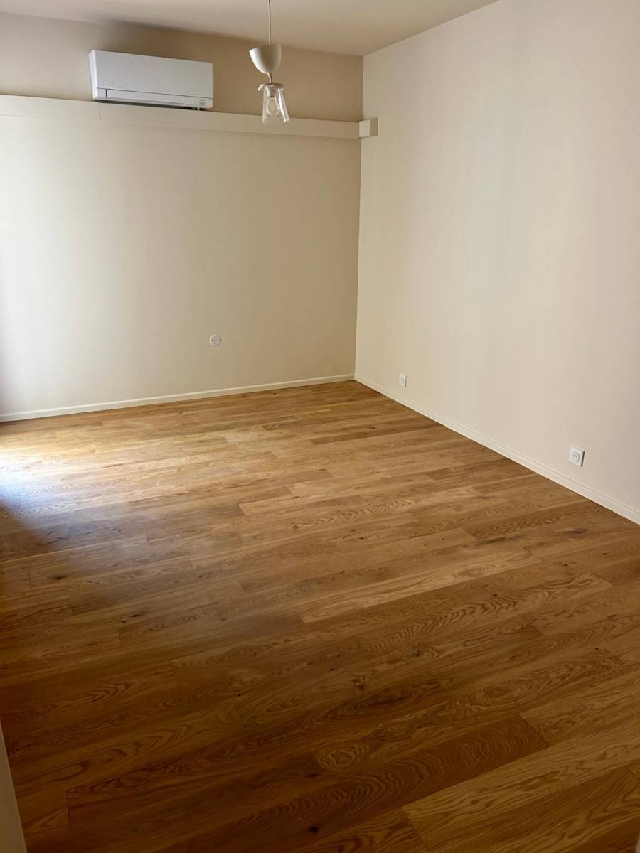 Travaux de peinture à Hyères par les peintres professionnels COULEURS ET MATIERES avec la peinture Pointing 2003 de chez FARROW & BALL