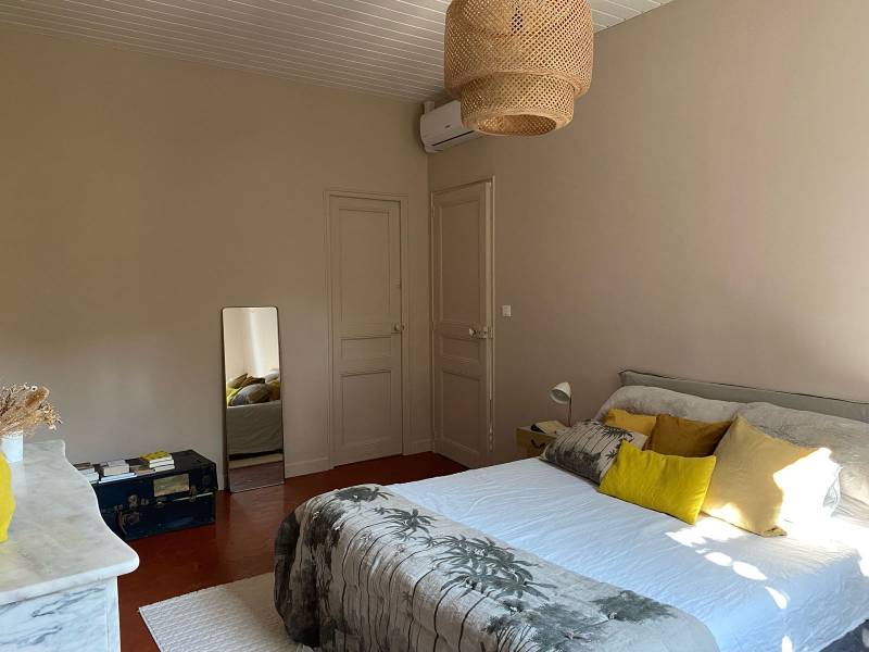 Photo d'une rénovation de peinture intérieure avec les peintures FARROW & BALL par les artisans peintres COULEURS ET MATIERES à Hyères 83