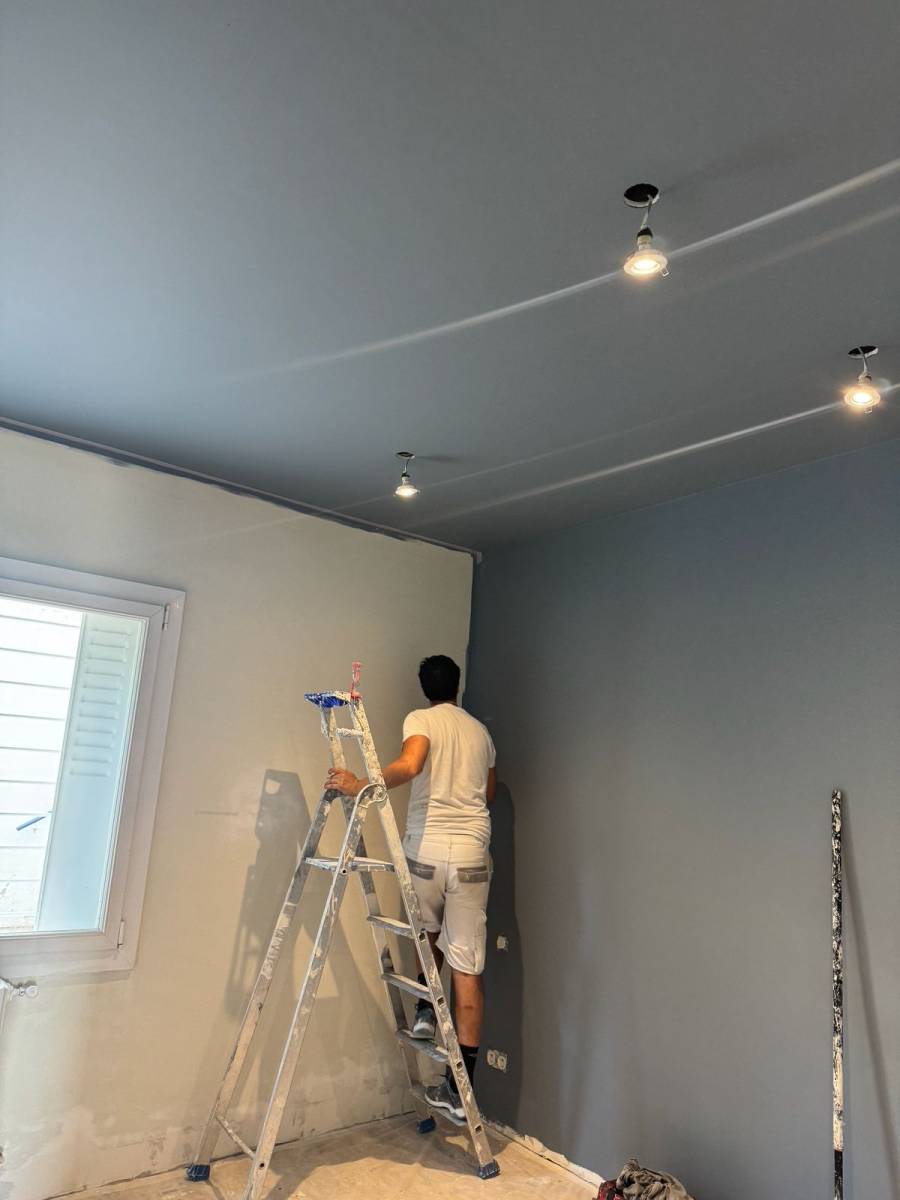 Rénovation complète des peintures d'un intérieur au Lavandou dans le Var par les artisans peintres COULEURS ET MATIERES