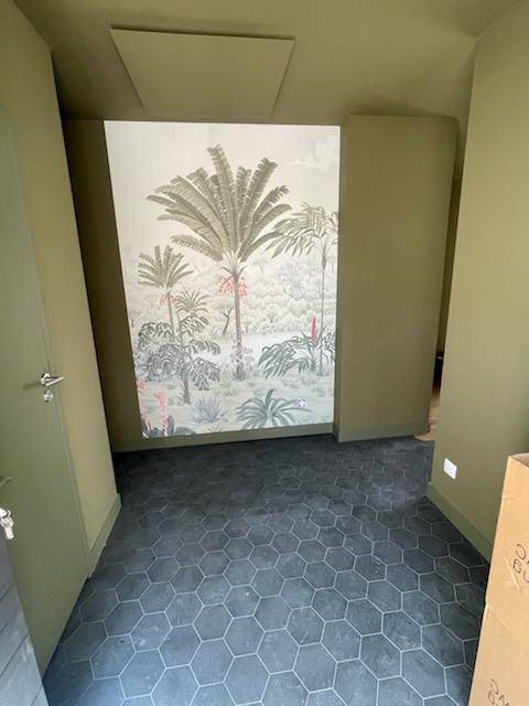 Application de peinture FARROW & BALL et pose d'un papier Isidore Leroy à Toulon dans le 83