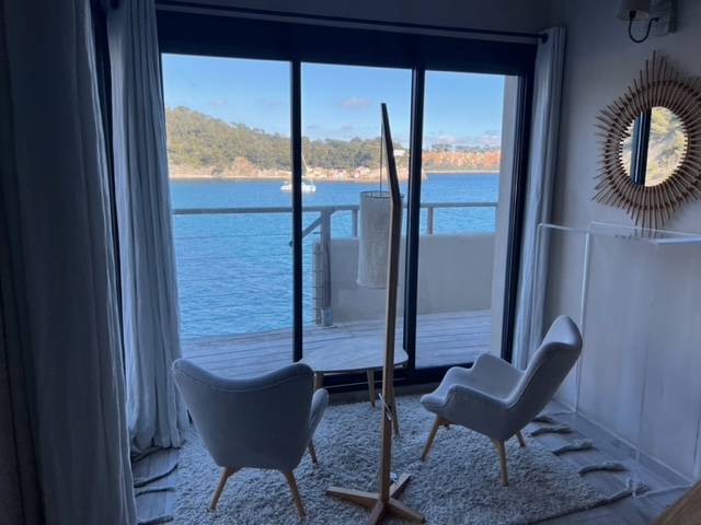 Vente et réalisation de travaux de peinture intérieure avec les conseils d'un décorateur d'intérieur à Toulon dans le Var