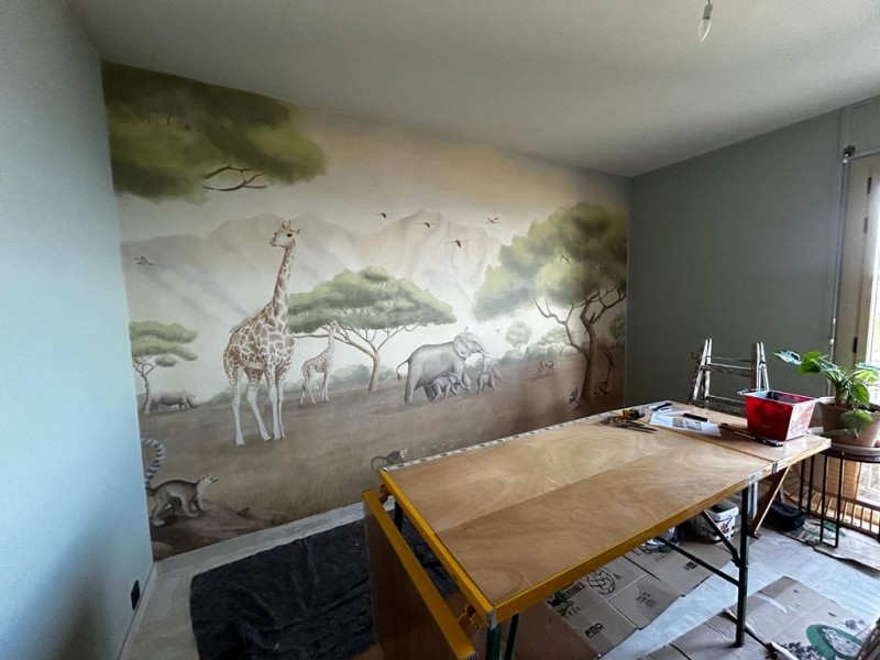 Pose d'un papier peint pour une chambre d'enfant avec une entreprise de peinture à Toulon