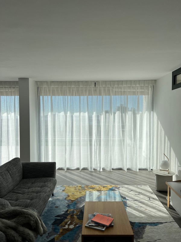 Vente de rideaux de fabrication française avec la marque Toiles de Mayenne avec une entreprise de décoration à Toulon