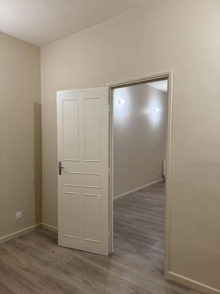 Mise en peinture des murs intérieurs d'une maison à Hyères dans le 83 par les artisans peintres COULEURS ET MATIERES