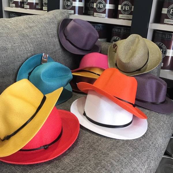 Vente de chapeaux de la marque TRAVAUX EN COURS en plusieurs tailles et coloris dans notre boutique à Toulon.