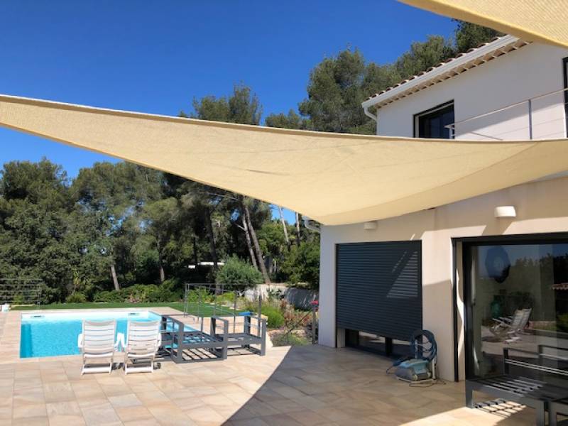 voile d'ombrage avec pose par une bonne entreprise à Six Fours dans le 83